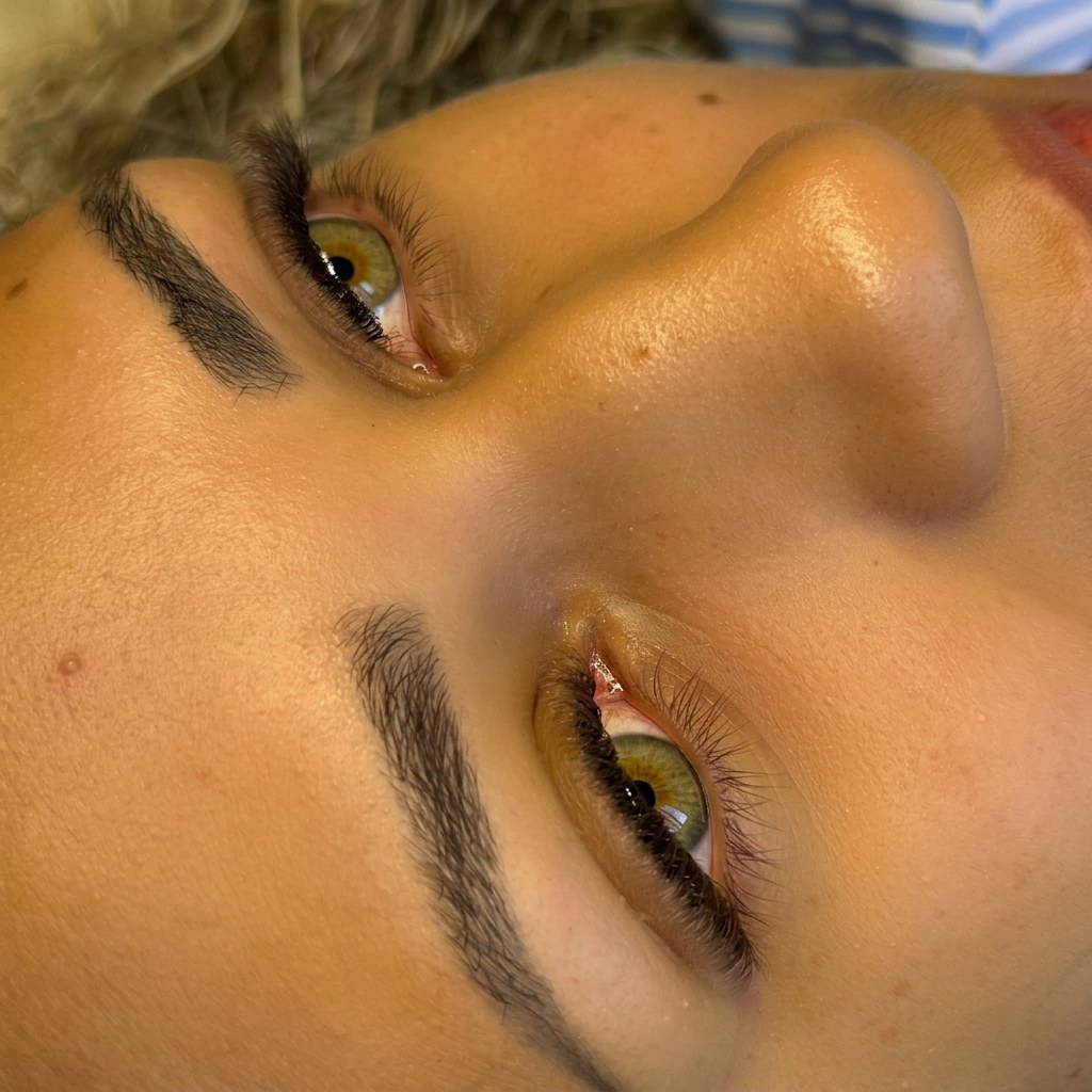 Extensão de cílios com efeito natural e olhar iluminado — João Pessoa